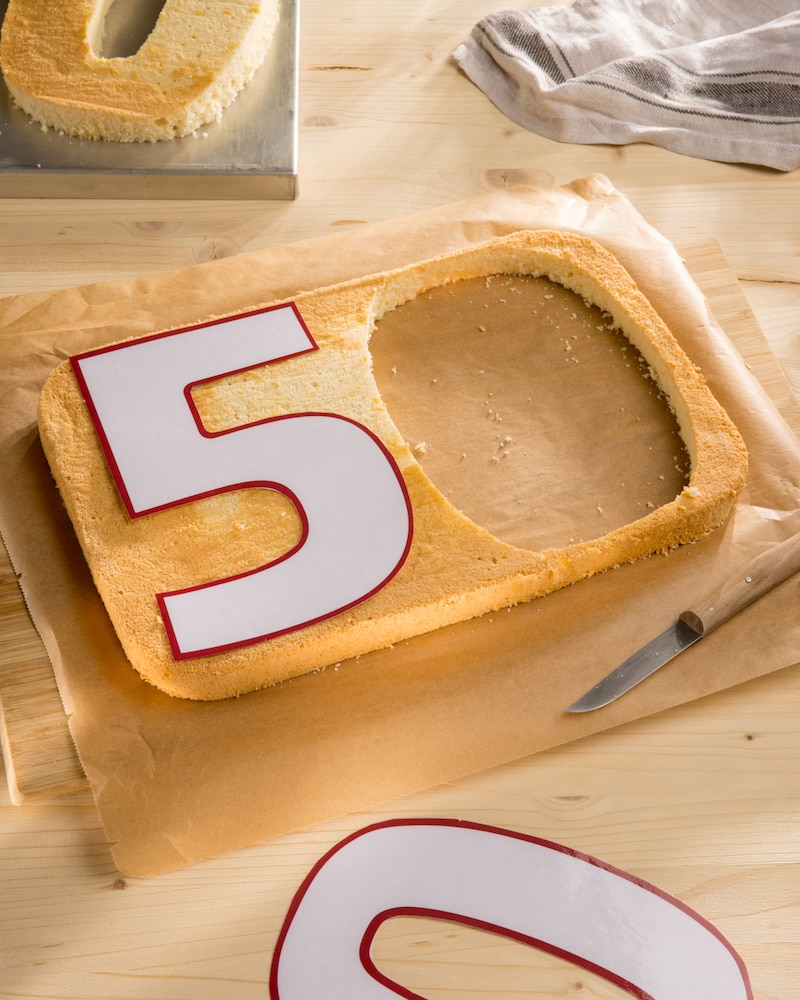 Dieses Bild zeigt Kuchen mit Zahlenschablone.
