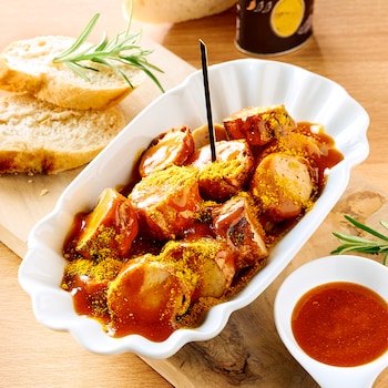 Auf diesem Bild siehst du unsere fertige Currywurst vom Grill.