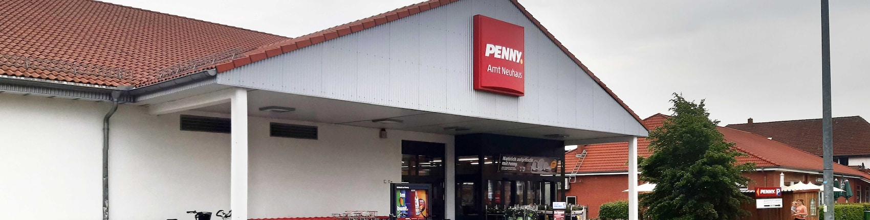 sie sehen den Eingang vom Penny Markt in Amt Neuhaus Sumter Str. 1a