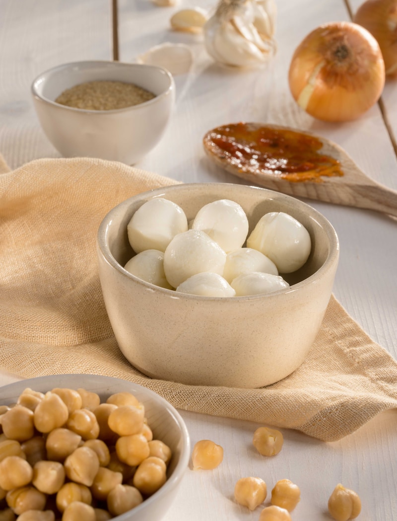 Dieses Bild zeigt Mini-Mozarella und Kichererbsen.