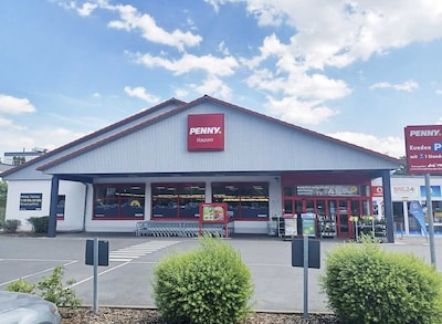 Sie sehen den Eingang vom Penny Markt in Obertshausen Buergermeister-Mahr-Str. 4-6