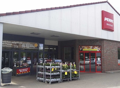 Sie sehen den Eingang vom Penny Markt in Burgdorf, Moenkeburgstr. 98
