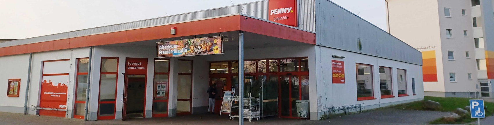 Sie sehen den Eingang vom Penny Markt in Bremerhaven, Boschstr. 4