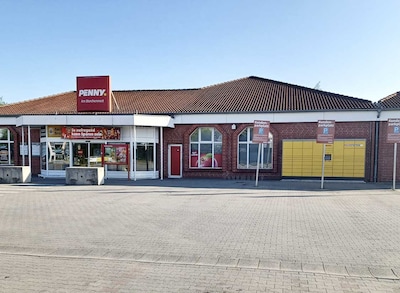 Sie sehen den Eingang vom Penny Markt in Schwarzkollm Sandwäsche 1