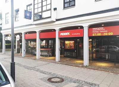 Sie sehen den Eingang vom Penny Markt in Stephanskirchen/Schlossberg Salzburger Str. 13
