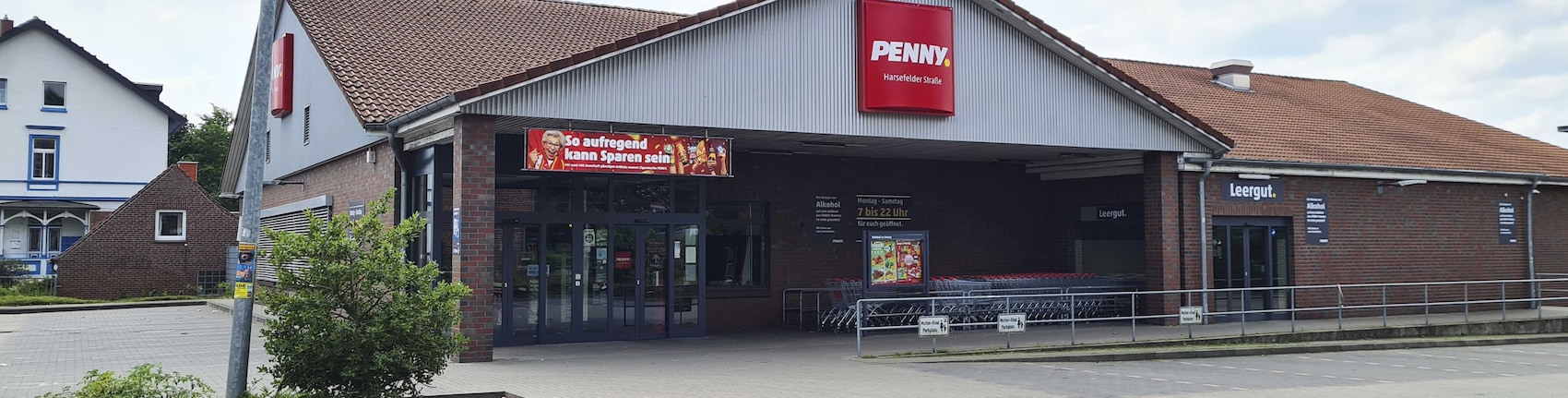 Sie sehen den Eingang vom Penny Markt in Stade, Harsefelder Strasse 44