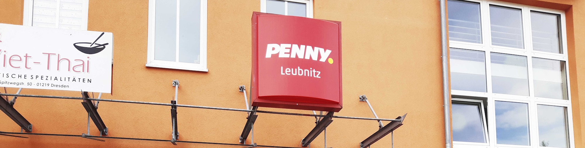 Sie sehen den Eingang vom Penny Markt in Dresden/Leubnitz-Neuostra Spitzwegstr. 50