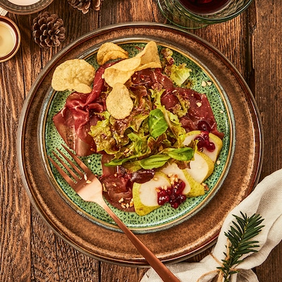 Feiner Wintersalat mit Bresaola und Trüffelchips