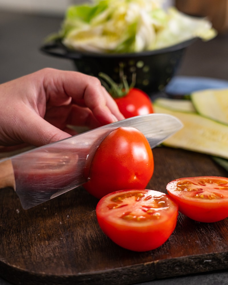 Gerösteter Gemüsesalat aus dem Backofen mit Quark-Frischkäse-Dip