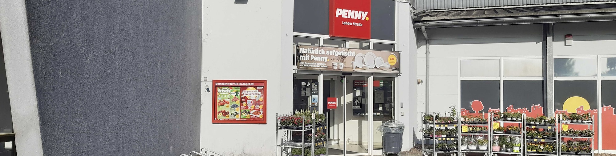 Sie sehen den Eingang vom Penny Markt in Minden, Lahder Str. 19-21