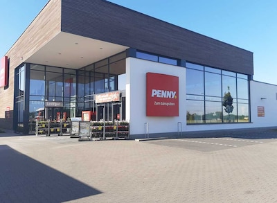 Sie sehen den Eingang vom Penny Markt in Erftstadt-Köttingen Zum Gänsgraben 3