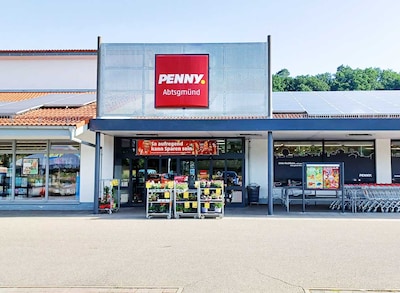Sie sehen den Eingang vom Penny Markt in Abtsgmuend, Osteren 4