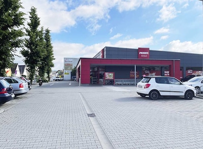 Sie sehen den Eingang vom Penny Markt in Rimbach, Schloßstr. 44