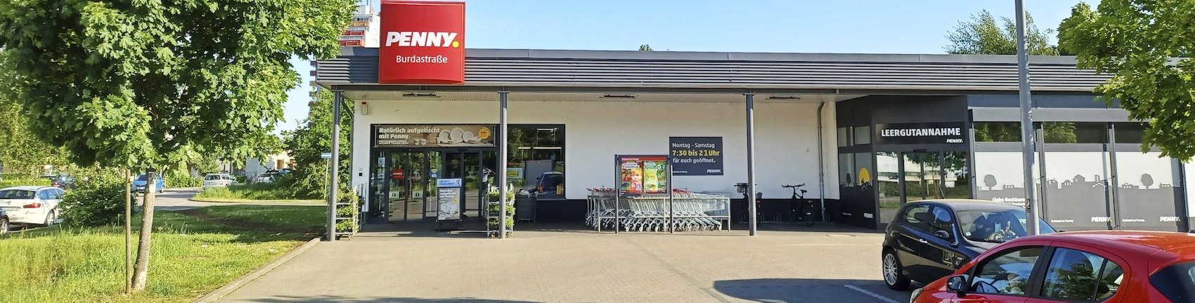 Sie sehen den Eingang vom Penny Markt in Offenburg, Burdastr. 2
