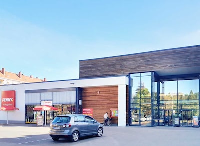 Sie sehen den Eingang vom Penny Markt in Brandenburg Willi-Sänger-Str. 46A