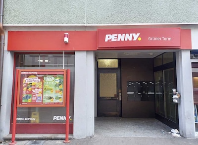Sie sehen den Eingang vom Penny Markt in Ravensburg, Gruener Turmstr. 2-10