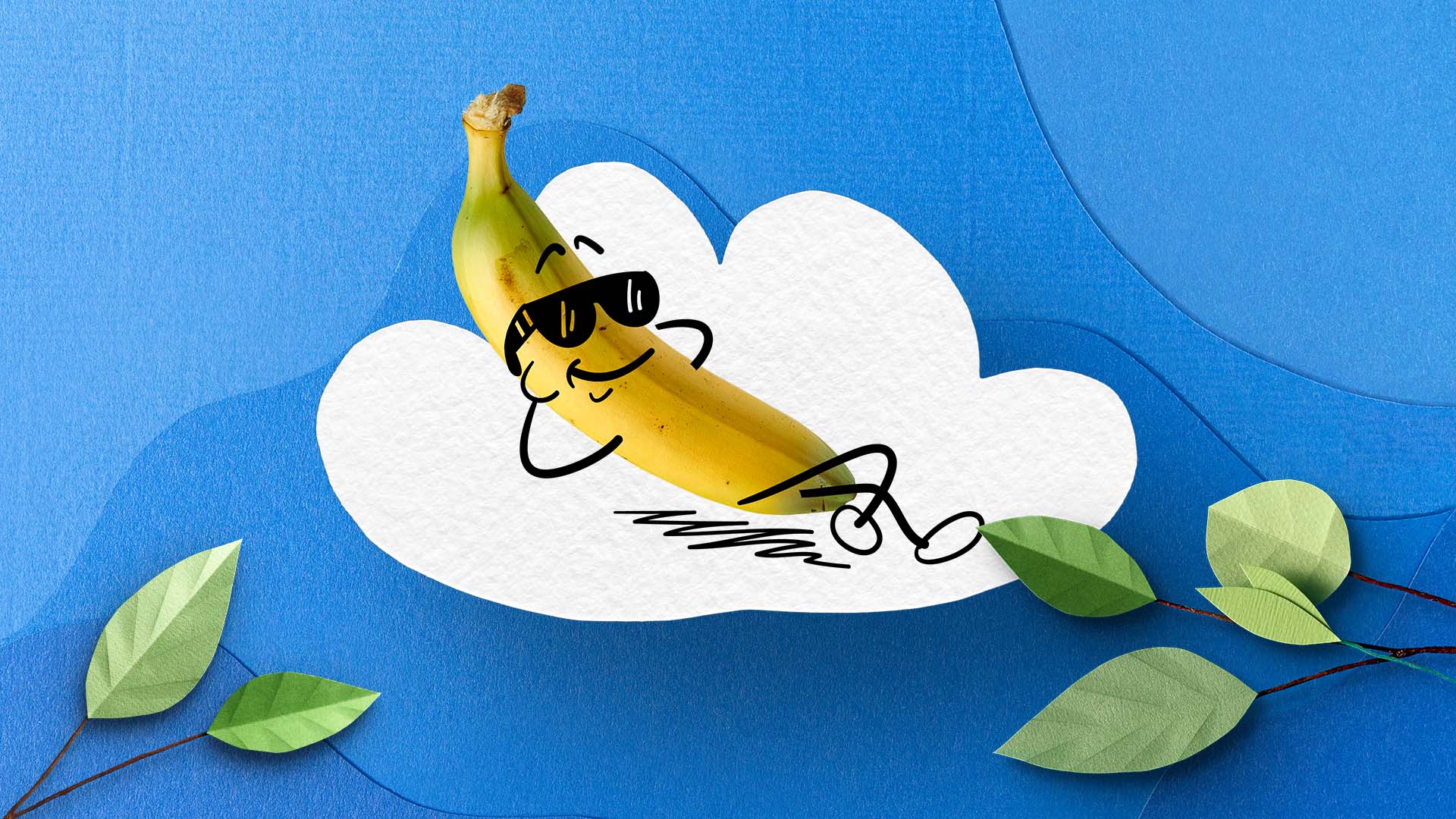 Naturgut Bio-Held auf Wolke aus Papier vor blauem Hintergrund