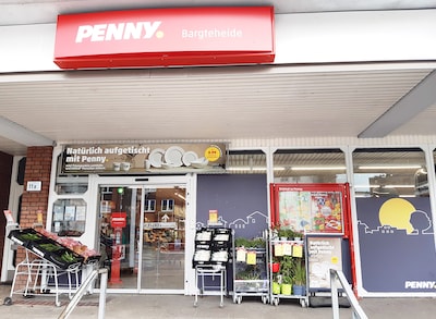 Sie sehen den Eingang vom Penny Markt in Bargteheide, Rathaus-Str. 11