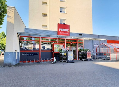 sie sehen den Eingang vom Penny Markt in Stuttgart/Bad Cannstatt Martha-Schmidtmann-Str. 7+9
