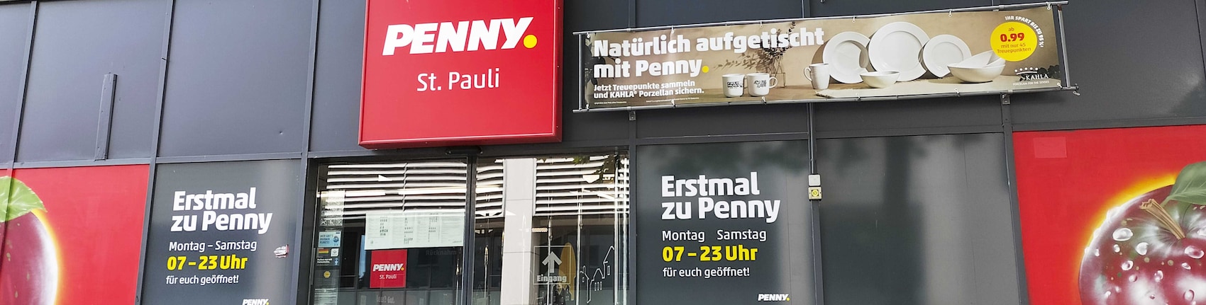 Sie sehen den Eingang vom Penny Markt in Hamburg/Altona, Nobistor 27