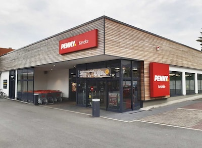 Sie sehen den Eingang vom Penny Markt in Geseke, Othmarstr. 1
