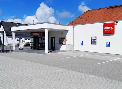 Sie sehen den Eingang vom Penny Markt in Winterlingen Lindenstrasse 28