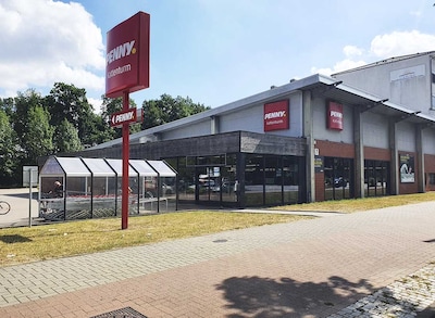 Sie sehen den Eingang vom Penny Markt in Bremen/Obervieland, Alfred-Faust-Str. 7