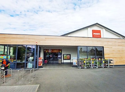 Sie sehen den Eingang vom Penny Markt in Bad Neuenahr – Ahrweiler Heerstr. 3-5