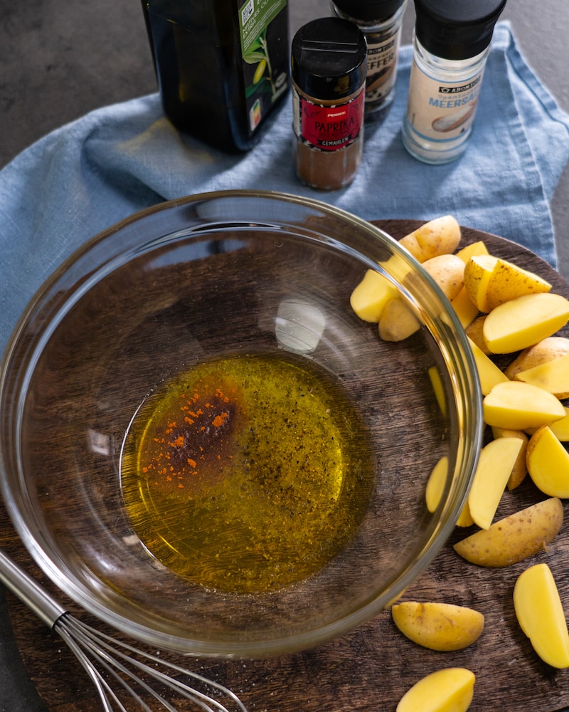 Gerösteter Gemüsesalat aus dem Backofen mit Quark-Frischkäse-Dip