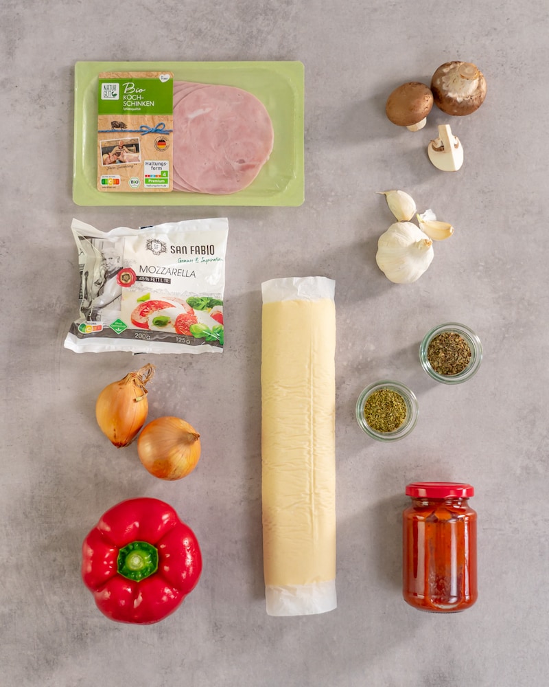 Dieses Bild zeigt die Zutaten für die fertige Spinatsuppe.