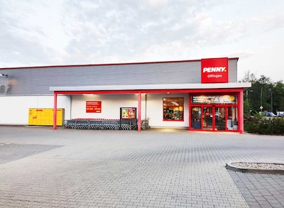 Sie sehen den Eingang vom Penny Markt in Offingen Bahnhofstr. 26