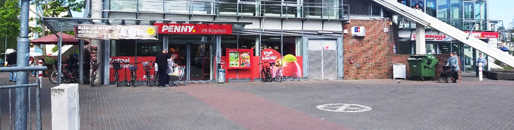 Sie sehen den Eingang vom Penny Markt in Rostock/Suedstadt Nobelstr. 51 