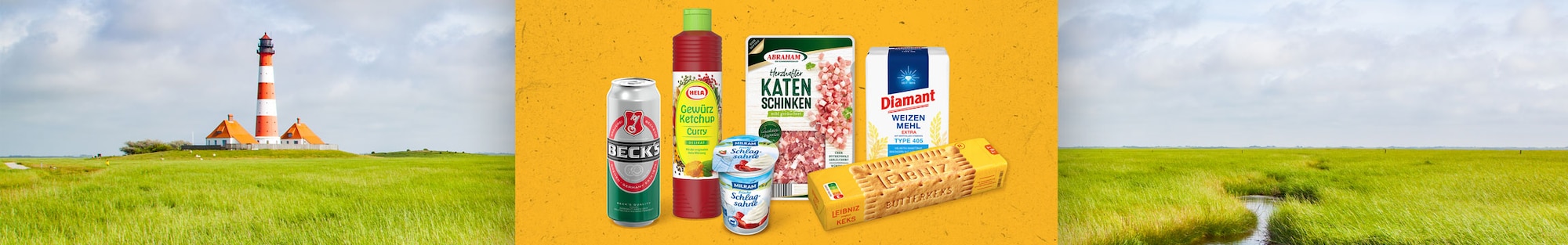 Eine Range mit regionalen Produkten aus dem Norden zum Beispiel Gewürz Ketchup, Beck's Bier und Leibniz Kekse vor einer klassischen nordischen Umgebung.