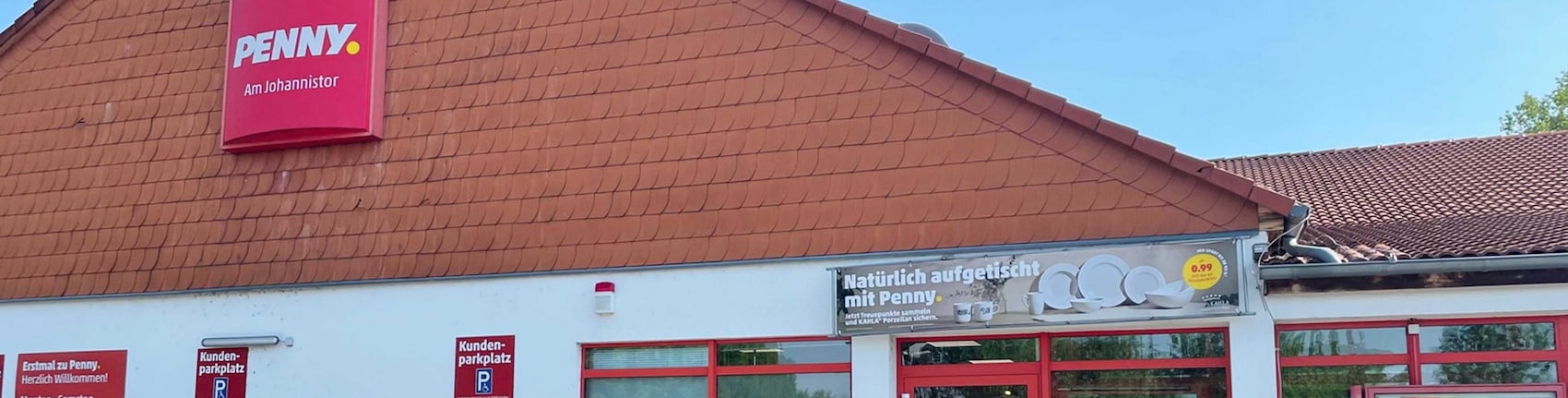 Sie sehen den Eingang vom Penny Markt in Koelleda, Johannistor 2