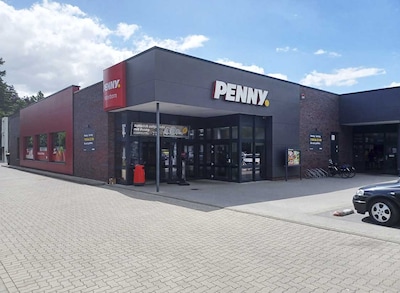 Sie sehen den Eingang vom Penny Markt Kleve – Materborn Materborner Allee 11