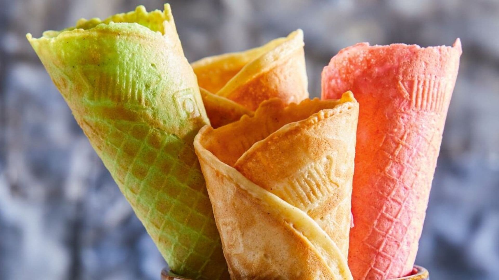 Bunte Waffelhörnchen
