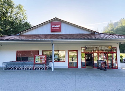 Sie sehen den Eingang vom Penny Markt in Todtnau, Carl-Otto-Keller-Str. 2