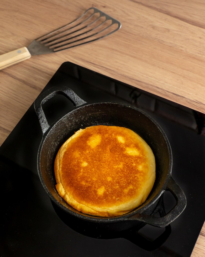 Dieses Bild zeigt denPfannkuchen in der Pfanne.