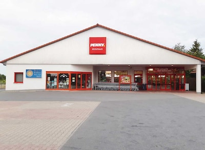 Sie sehen den Eingang vom Penny Markt in Waldbrunn Buchener Str. 13