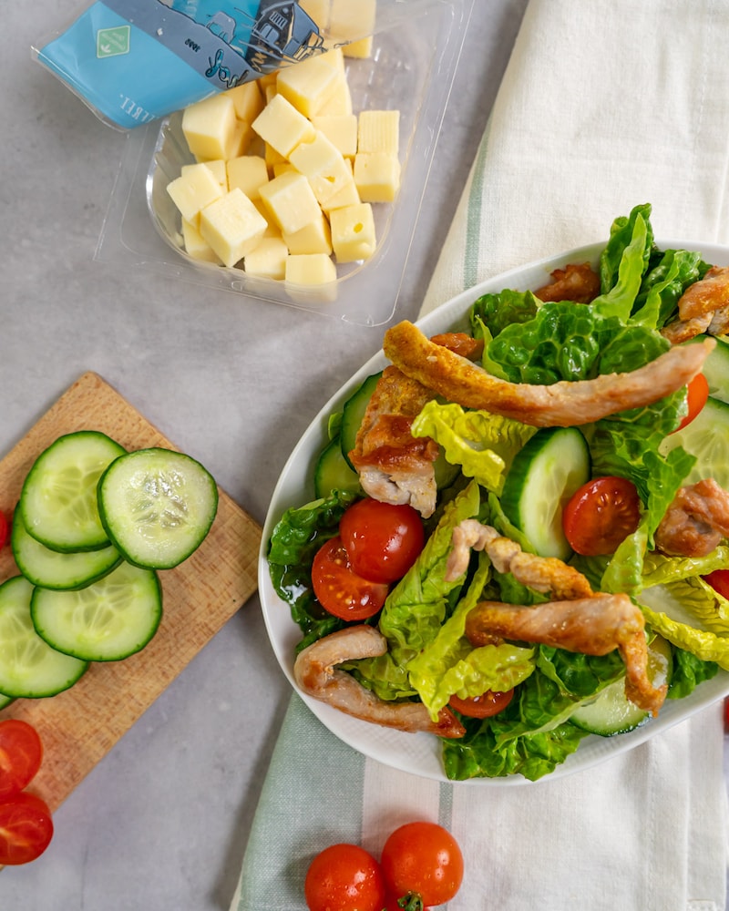 Dieses Bild zeigt wie der Salat serviert wird.