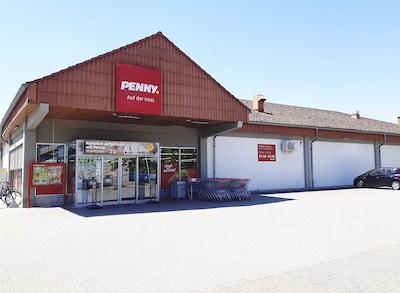 Sie sehen den Eingang vom Penny Markt in Ilvesheim Kanzelbachstr. 42