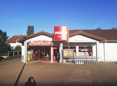 Sie sehen den Eingang vom Penny Markt in Maxdorf, Speyerer Str. 29