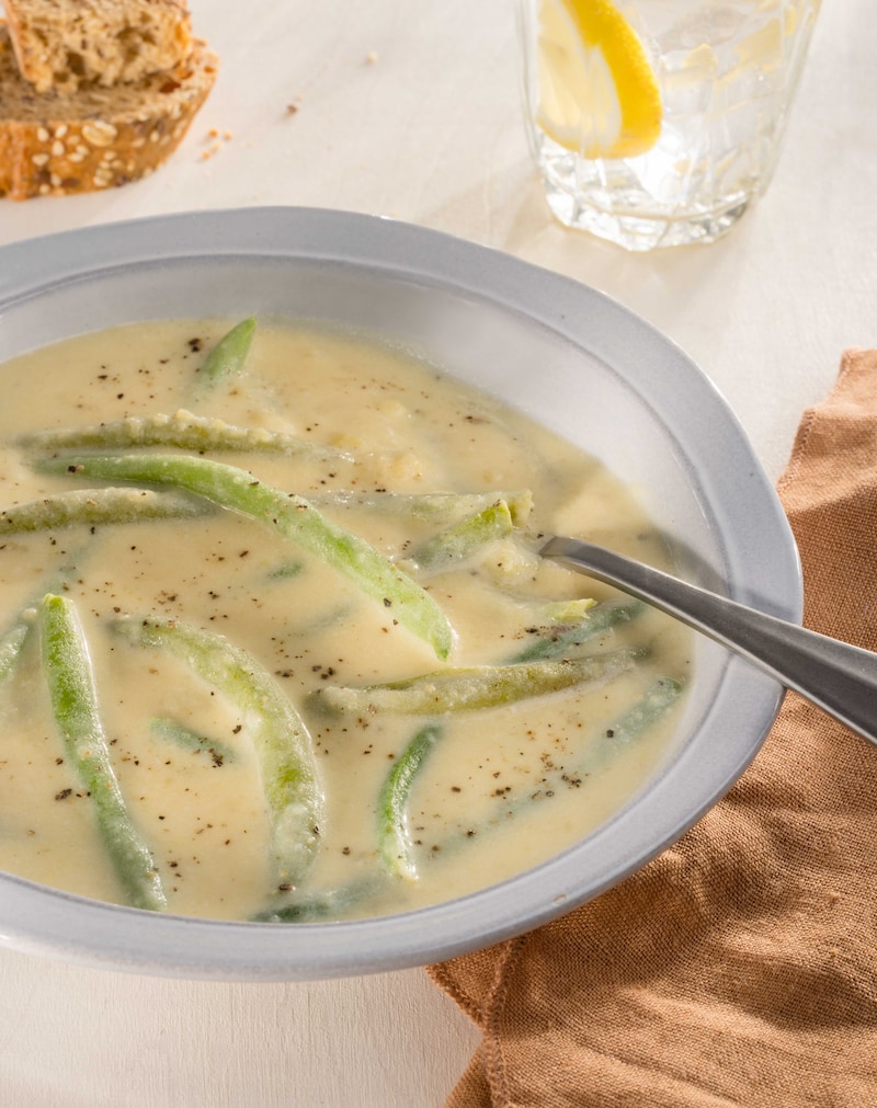 Dieses Bild zeigt unsere Buttermilch Bohnensuppe.