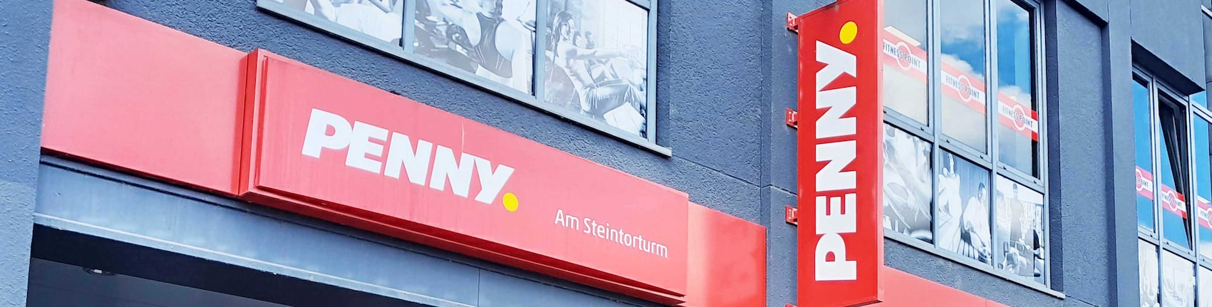 Sie sehen den Eingang vom Penny Markt in Brandenburg Jacobstr. 2-3