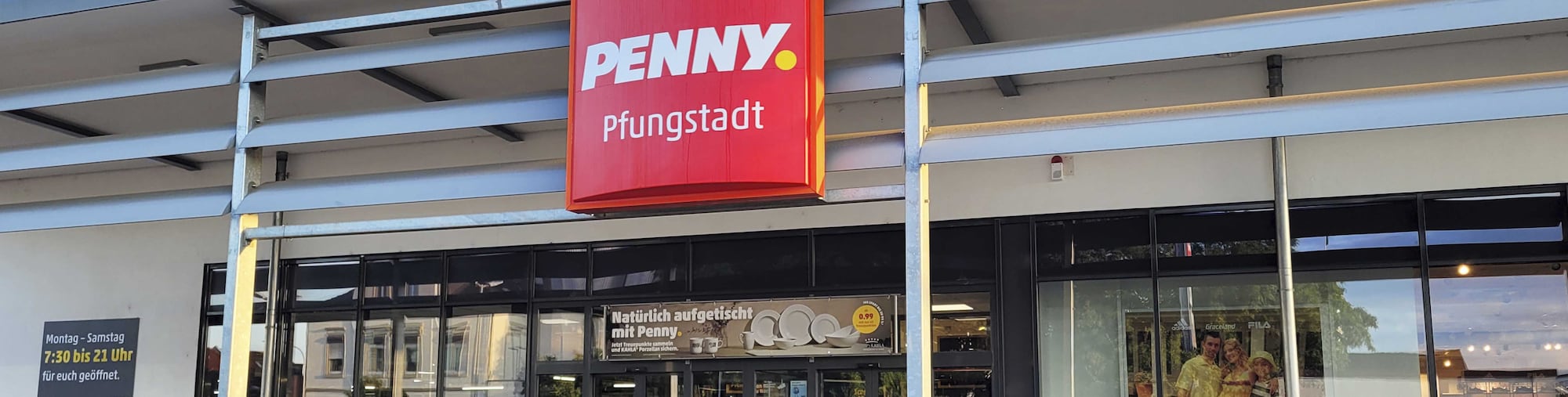 Sie sehen den Eingang vom Penny Markt in Pfungstadt, Eberstaedter Str. 94 A