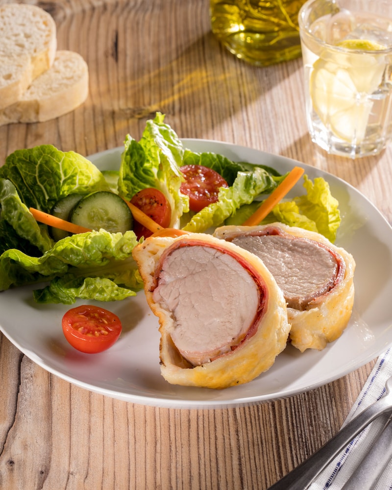 Dieses Bild zeigt unser Schweinefilet im Blätterteigmantel.