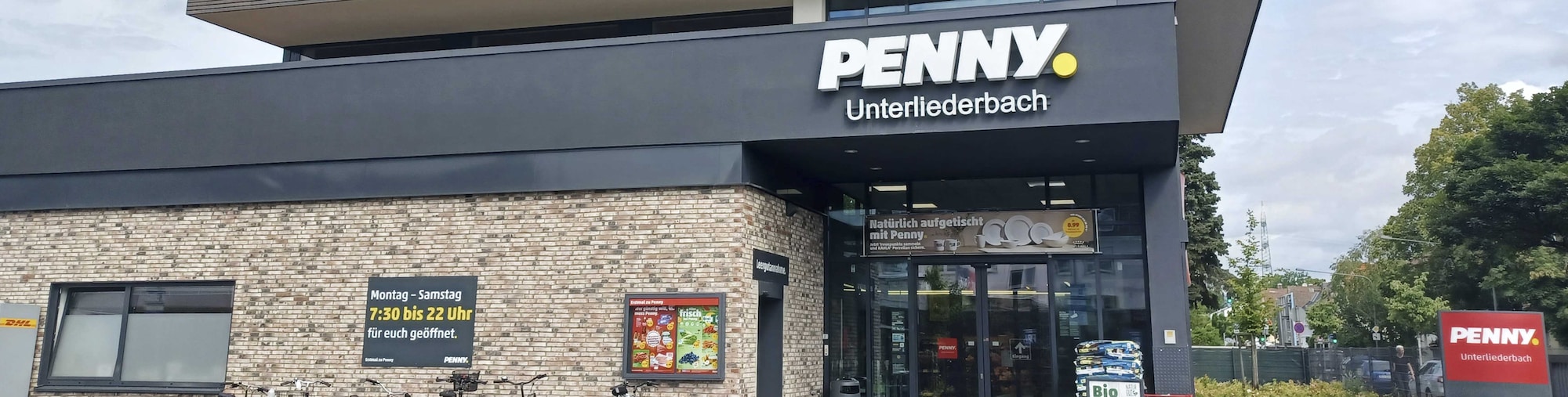Sie sehen den Eingang vom Penny Markt in Frankfurt-Unterliederbach, Gotenstraße 109