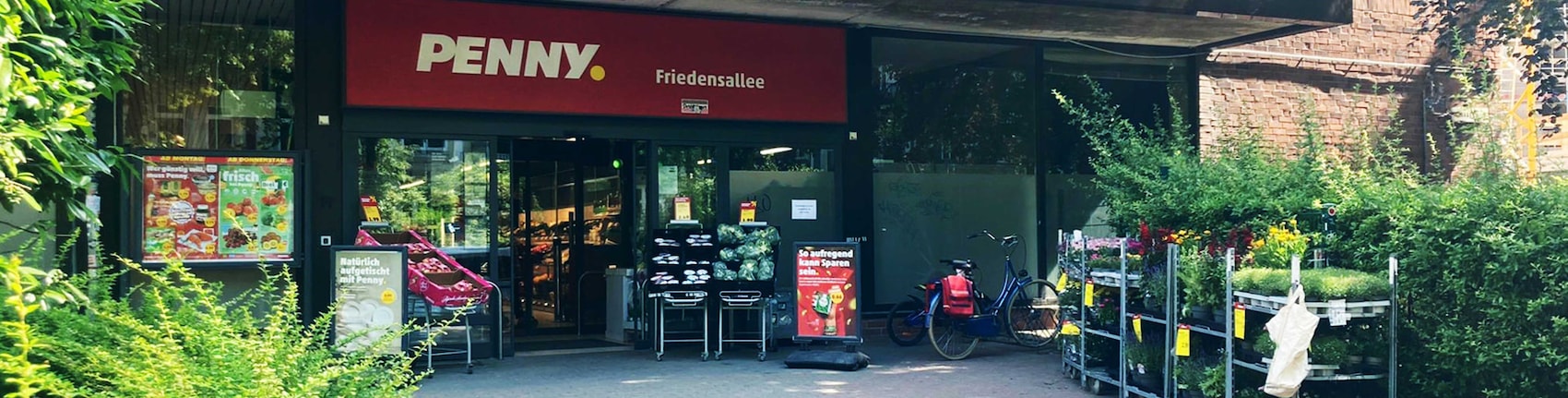 Sie sehen den Eingang vom Penny Markt in Hamburg/Ottensen, Friedensallee 98