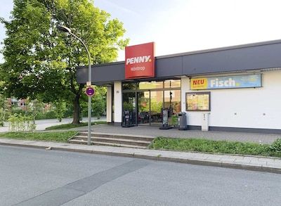 Sie sehen den Eingang vom Penny Markt in Bochum - Höntrop, Ginsterweg 35