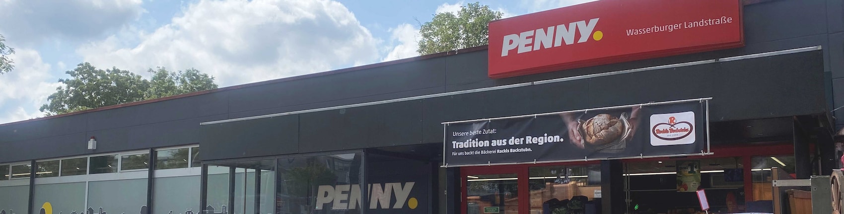 Sie sehen den Eingang vom Penny Markt in München/Trudering, Wasserburger Landstr. 108